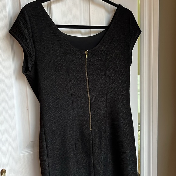 Beautiful black dress - Picture 4 of 4